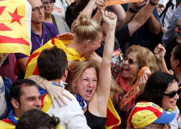 Katalonya bağımsızlığını ilan etti