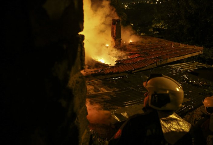 Ankara'da yangın: 2 katlı bina kullanılmaz hale geldi