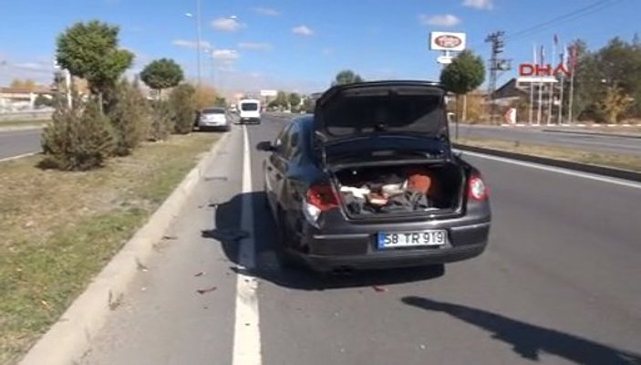 Bakan Yılmaz'ın konvoyundaki makam araçları kaza yaptı