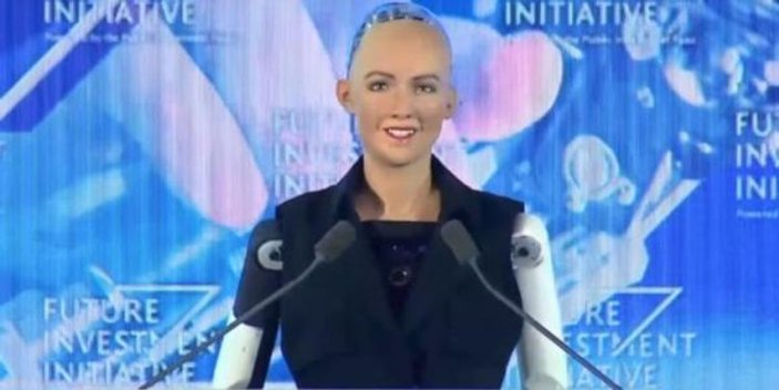 Dünyada ilk kez bir robota vatandaşlık verildi