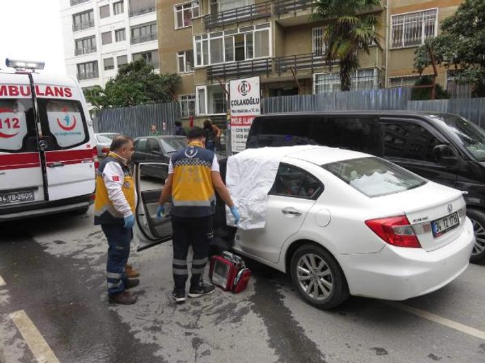 Kadıköy'de seyir halindeki araca silahlı saldırı