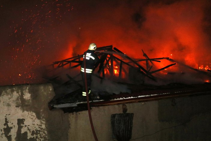 Yozgat'ta 3 ev yandı