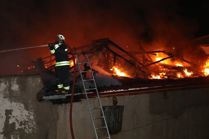 Yozgat'ta 3 ev yandı