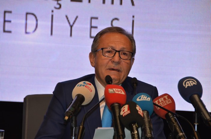 Ahmet Edip Uğur istifa etti
