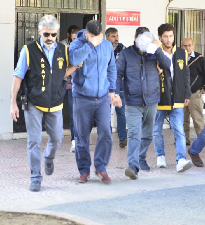 Çıplak fotoğraf şantajcısı Adanalılar yakalandı