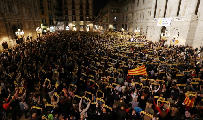 Katalanlar yine sokağa döküldü