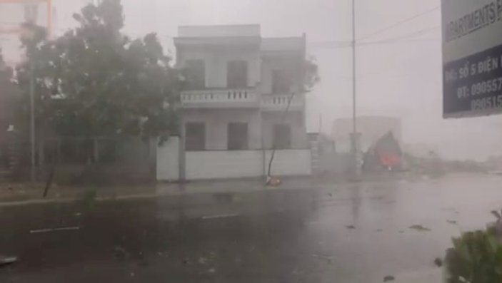 Vietnam'da Damrey tayfunu: 20 ölü 17 kayıp