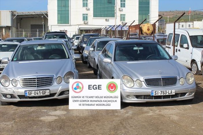 İzmir'de lüks araçlara gümrük operasyonu