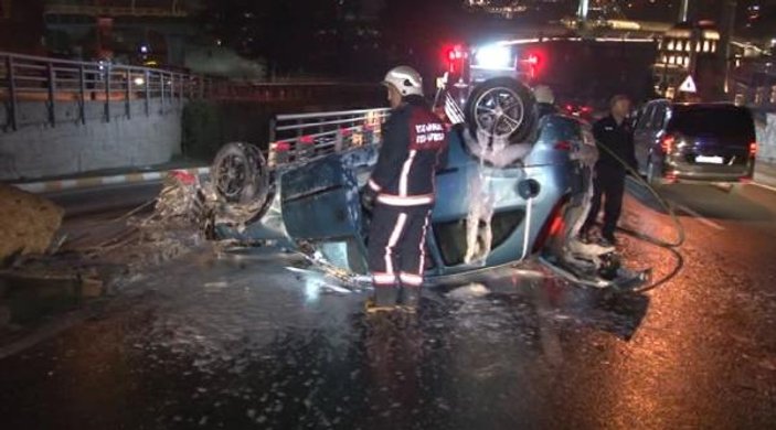 Unkapanı köprüsünde yanan araçta iki kişi yaralandı