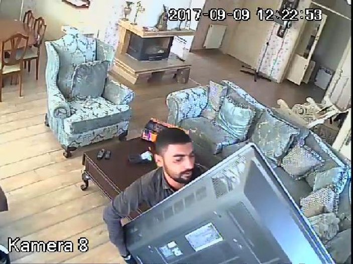 Adana'da lüks villayı soyan hırsızlar kamerada