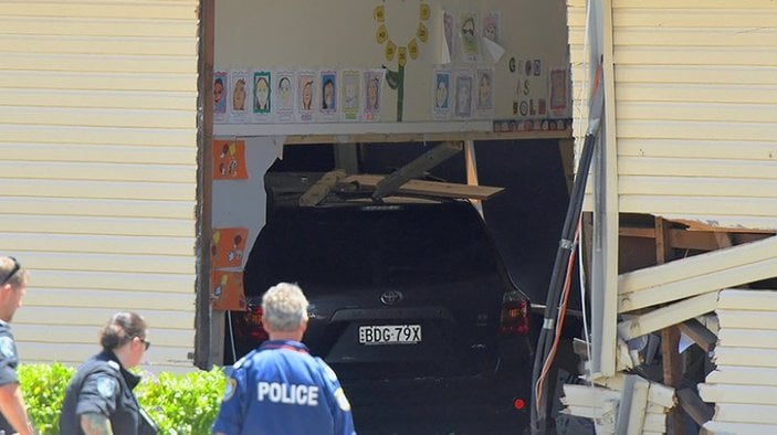 Sydney’de otomobil sınıfa girdi: 2 ölü