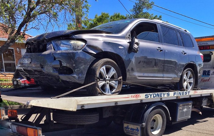 Sydney’de otomobil sınıfa girdi: 2 ölü