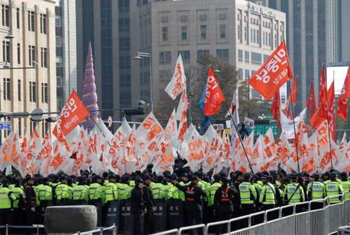 Trump'a Güney Kore'de protesto