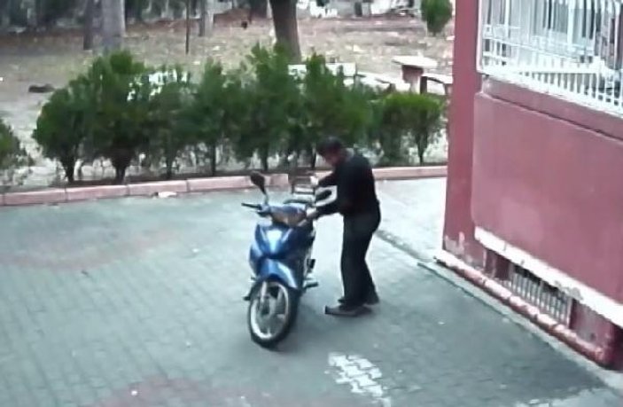 Adana'da motosiklet hırsızı tuvalette yakalandı