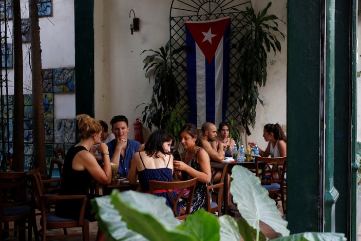 ABD, Küba'ya yaptırımları genişletiyor