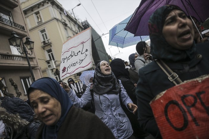 Atina'da açlık grevindeki sığınmacılardan protesto