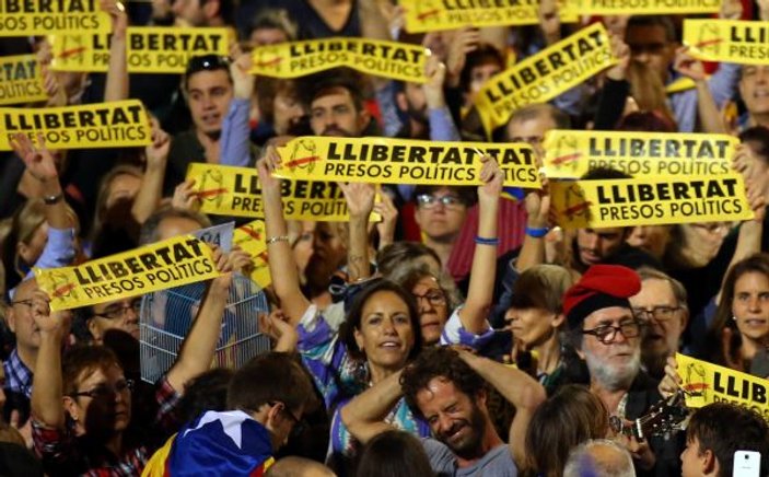 Katalonya'daki ayrılıkçılar birbirine düştü