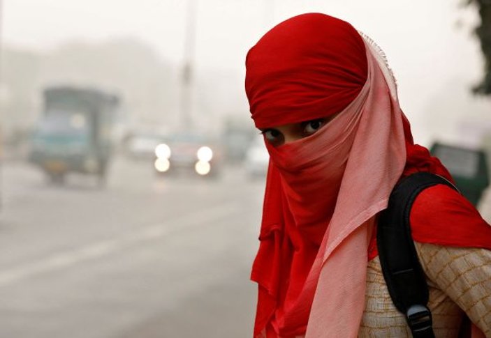 Yeni Delhi'de hava kirliliği zincirleme kazaya neden oldu
