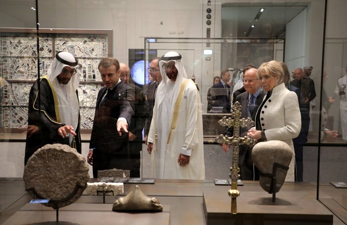 Abu Dabi'de Louvre Müzesi açıldı