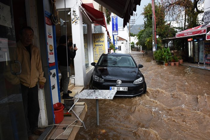 Bodrum'da şiddetli yağış etkili oldu