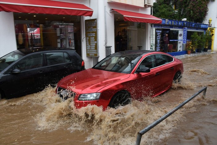 Bodrum'da şiddetli yağış etkili oldu
