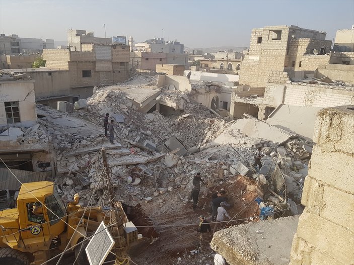 Halep'te pazar yerine hava saldırısı: 53 ölü