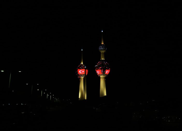 Kuveyt Kuleleri'nde Türk Bayrağı