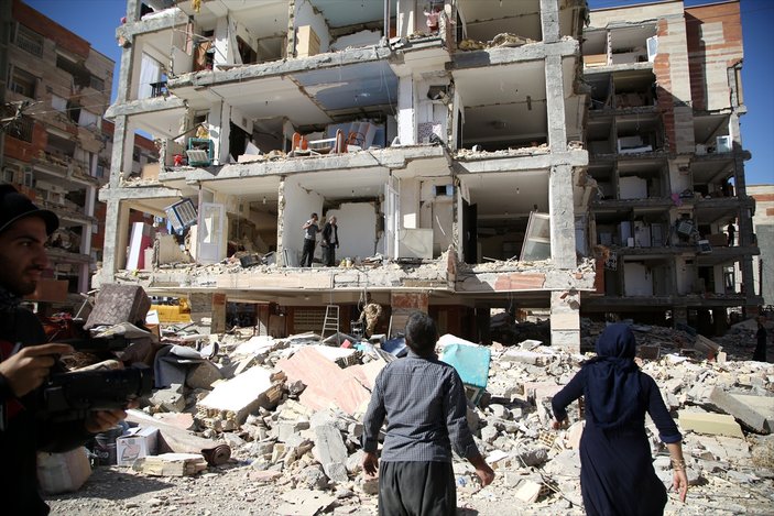 Depremin vurduğu İran'da ağır bilanço