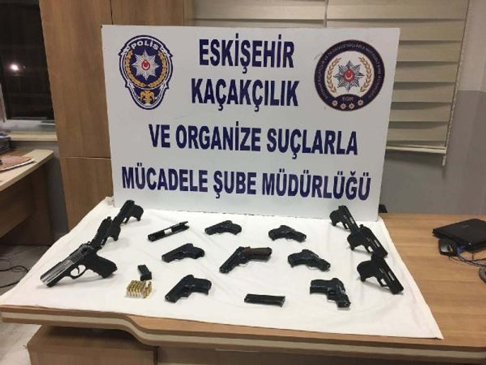 Eskişehir'de 13 tabanca ele geçirildi