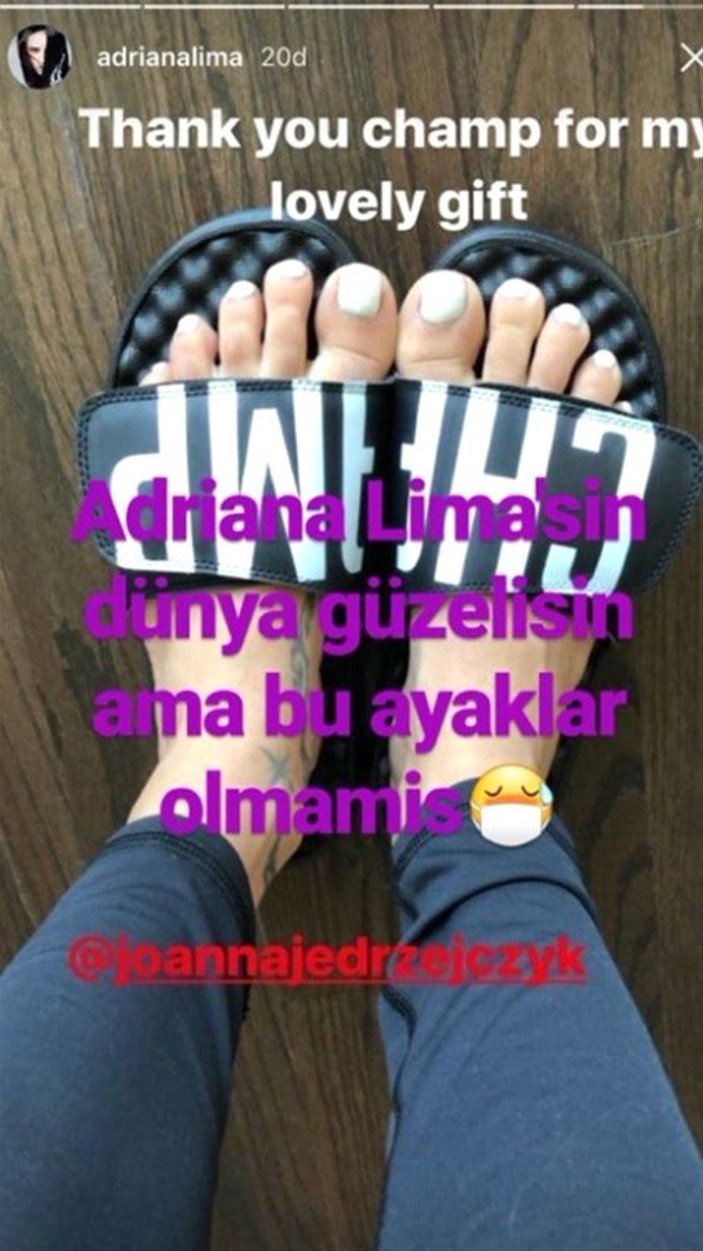 Deniz Akkaya Adriana Lima'nın ayaklarını paylaştı