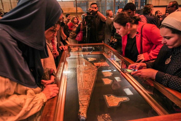 Mısır firavunu Tutankhamun'un altın koleksiyonu sergide