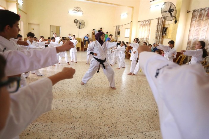 Filistinli kadının karate tutkusu engel tanımadı