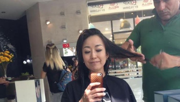 Ayumi Takano saçını kanser hastaları için bağışladı