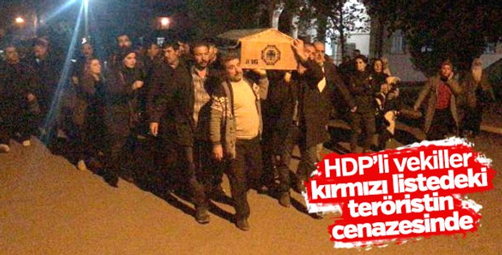 Terörist cenazesine katılan HDP'li vekillere suç duyurusu
