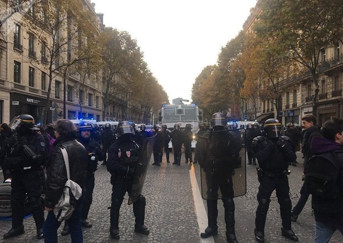 Fransa'da Macron karşıtı yürüyüşte olaylar çıktı