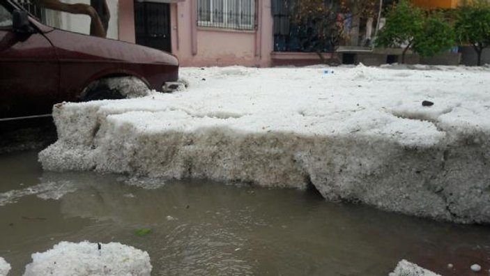 Mersin'de dolu ve şiddetli yağış etkili oldu