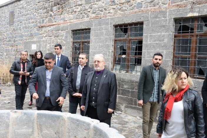 Ermeni Başpiskopos Sur'da