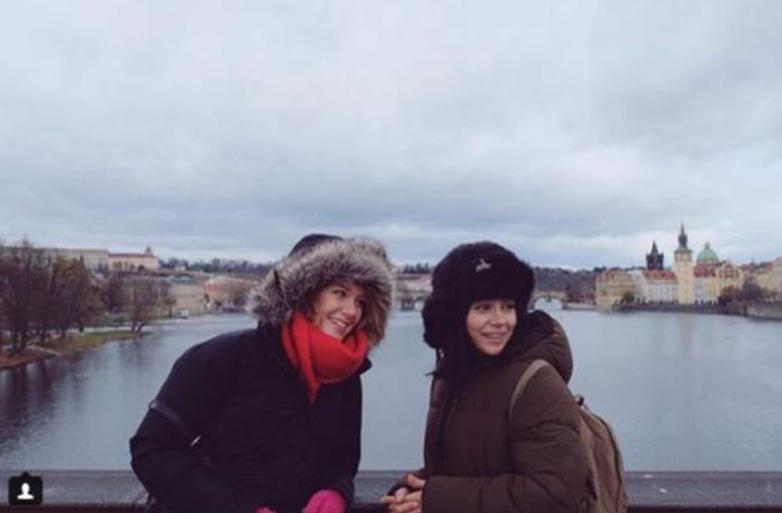 Burcu Biricik ve Zeynep Çamcı'nın Prag tatili