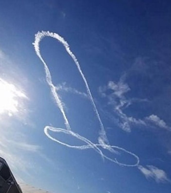 Gökyüzüne penis çizen ABD'li pilotun görüntüsü