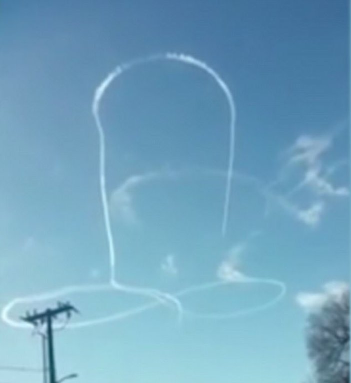 Gökyüzüne penis çizen ABD'li pilotun görüntüsü