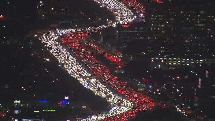 Şükran Günü'nde Los Angeles trafiği kilitlendi