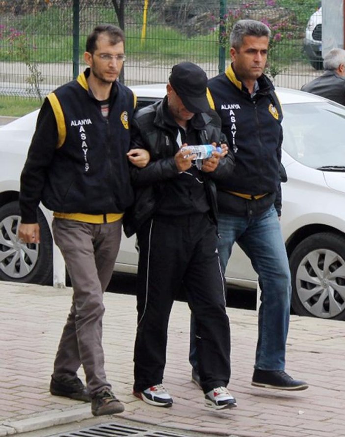 Antalya'da fuhuş şüphelisi polise rüşvet teklif etti