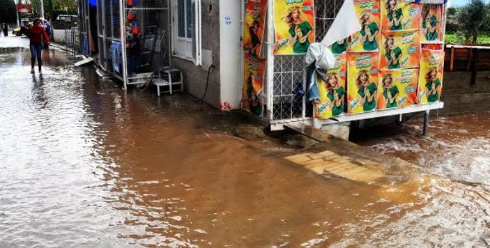 Bodrum'da sağanak nedeniyle evleri su bastı