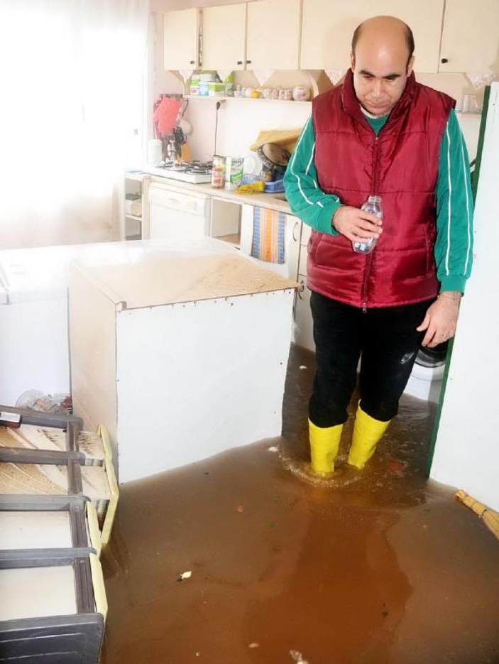Bodrum'da sağanak nedeniyle evleri su bastı