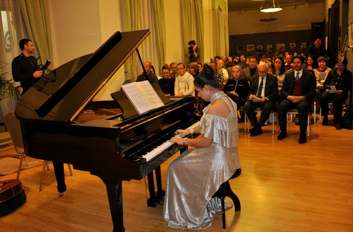 Otizmli Türk piyanist Budapeşte'de konser verdi