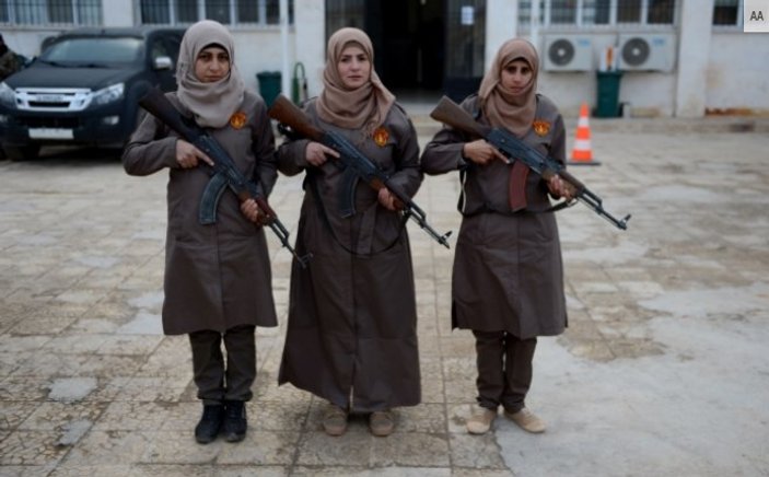 Fırat Kalkanı bölgesinin kadın polisleri görev başında