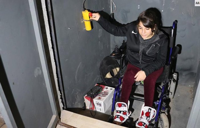 Engelli kızı için asansör yaptı