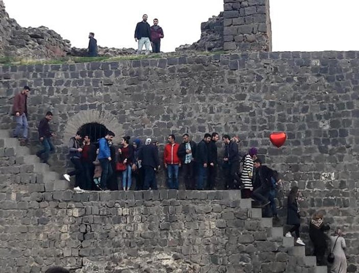 Diyarbakırlıların yasaklı bölgede selfie mücadelesi