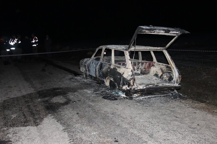 Kütahya’da yanmış otomobilde 2 ceset bulundu