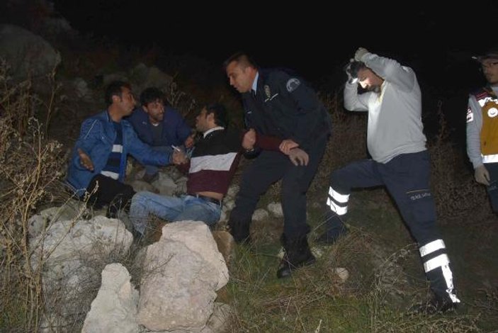 Kütahya'da kayalıklara düşen sarhoş polisleri zorladı